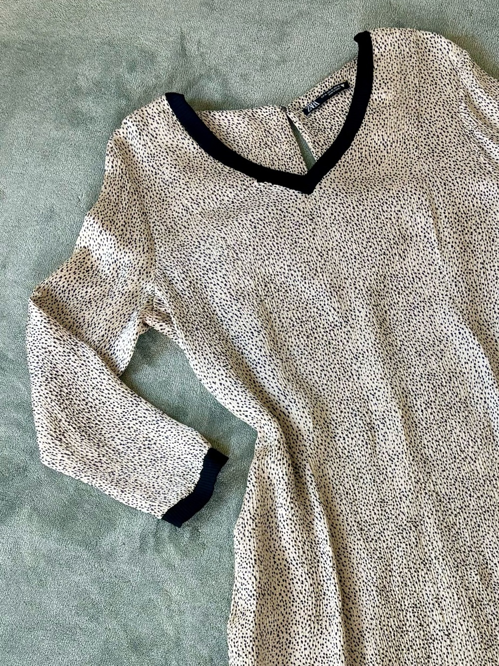 Zara Dress Black Trim Сream V-Neck